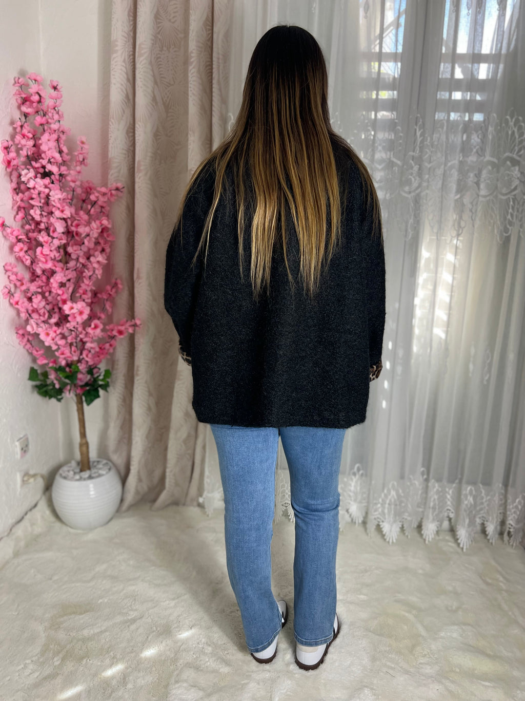 Veste noir à manches longues et doublure intérieur léopard