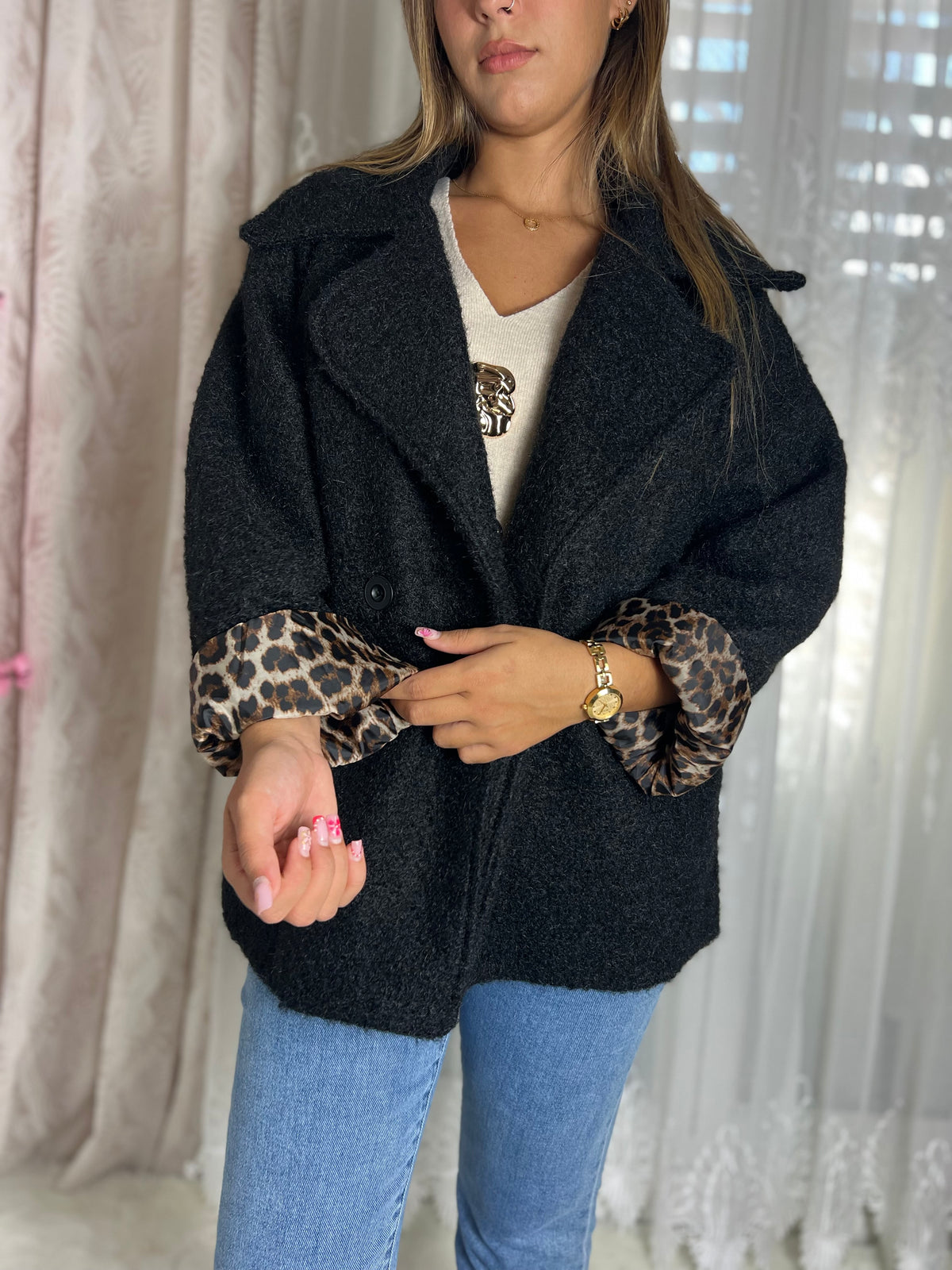 Veste noir à manches longues et doublure intérieur léopard