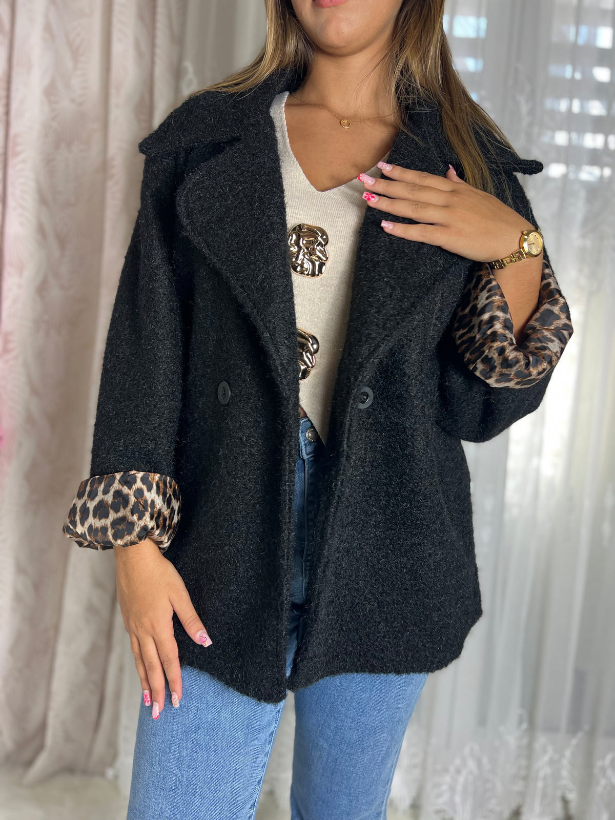 Veste noir à manches longues et doublure intérieur léopard