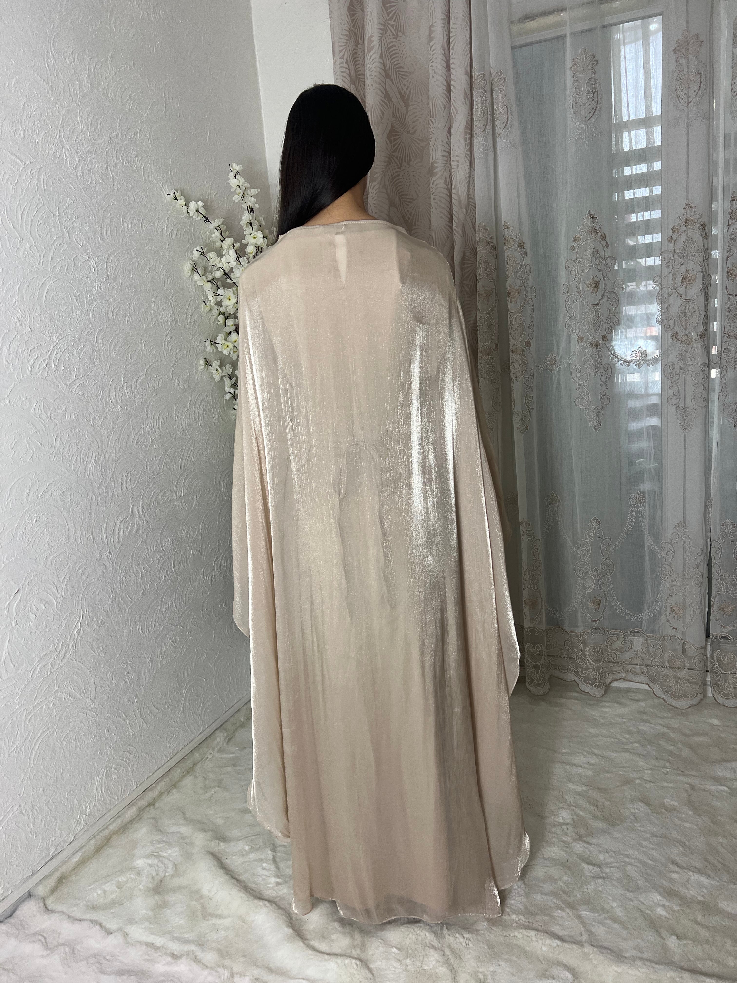 Robe longue à voilages
