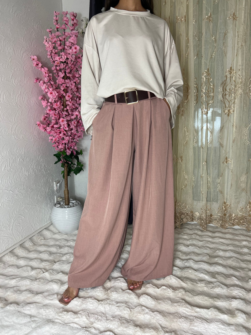 Pantalon coupe droite évasée avec poche et ceinture