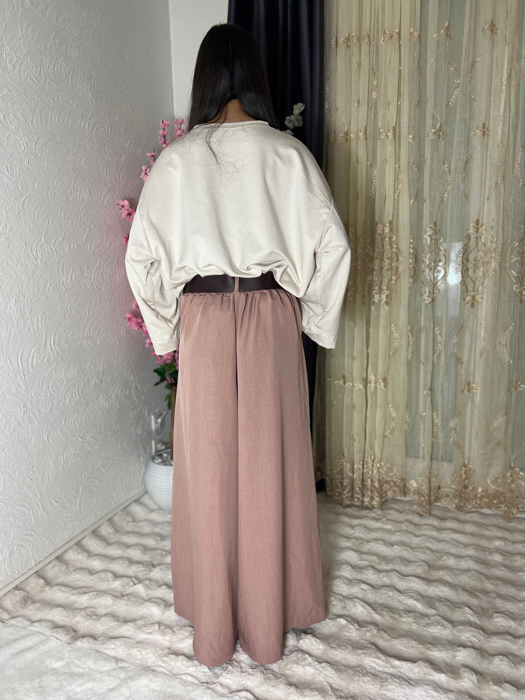 Pantalon coupe droite évasée avec poche et ceinture