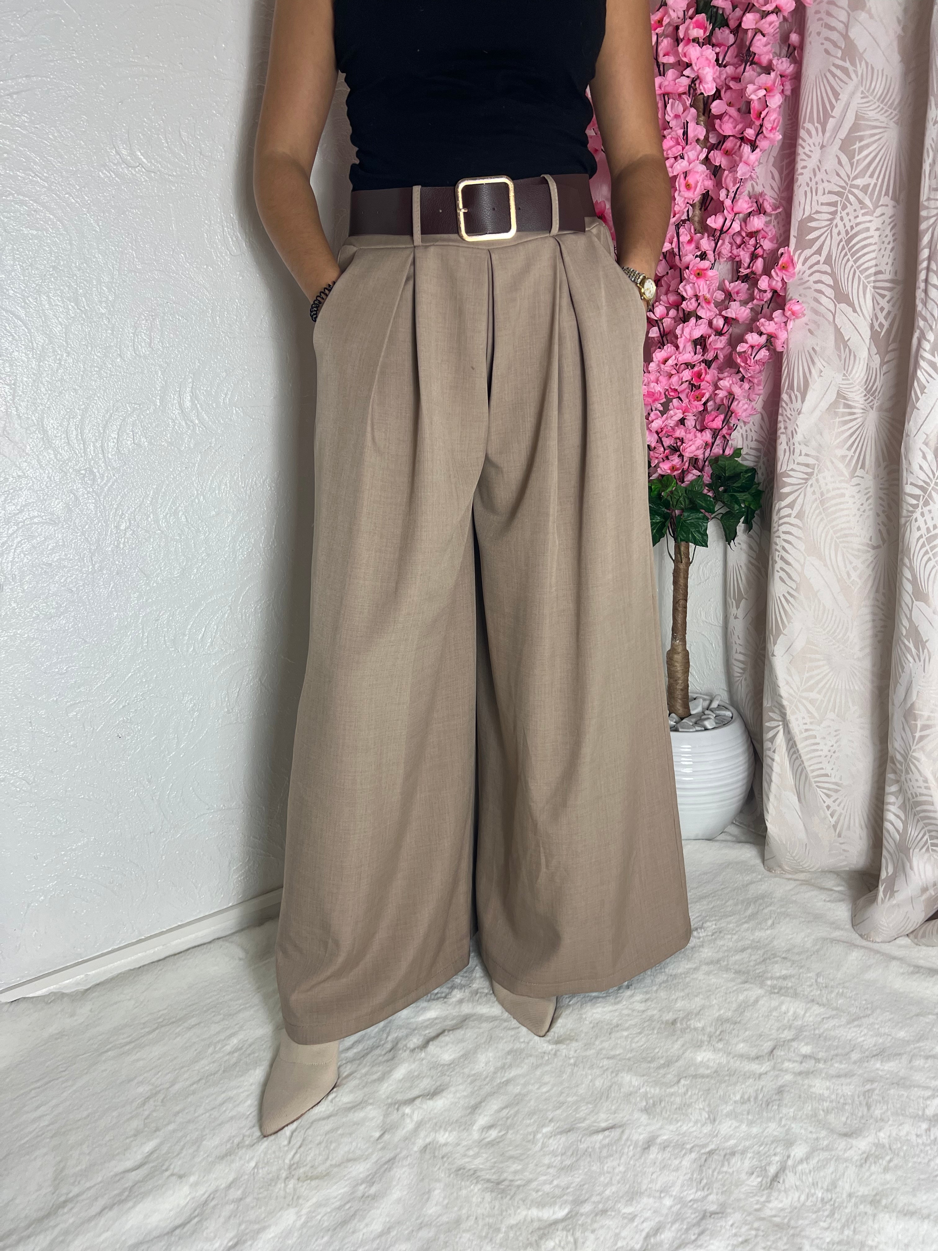 Pantalon coupe droite évasée avec poche et ceinture