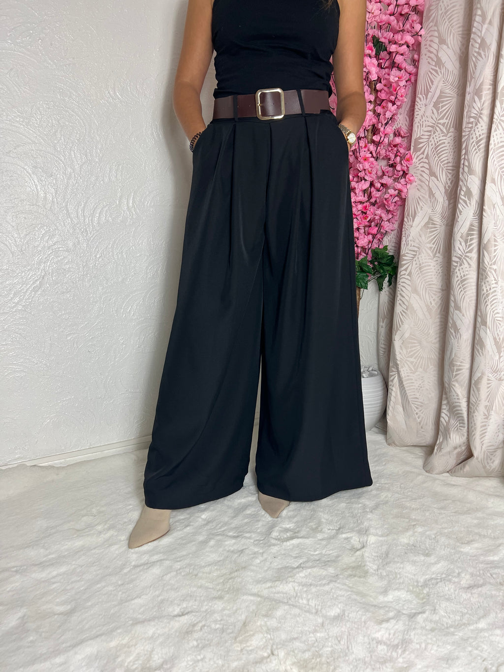 Pantalon coupe droite évasée avec poche et ceinture