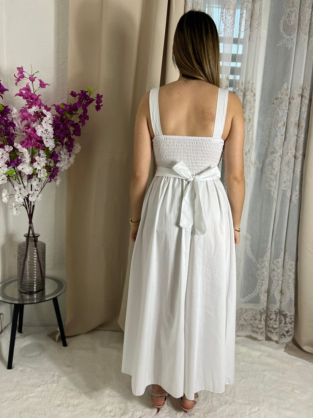Robe longue sans manches col carré