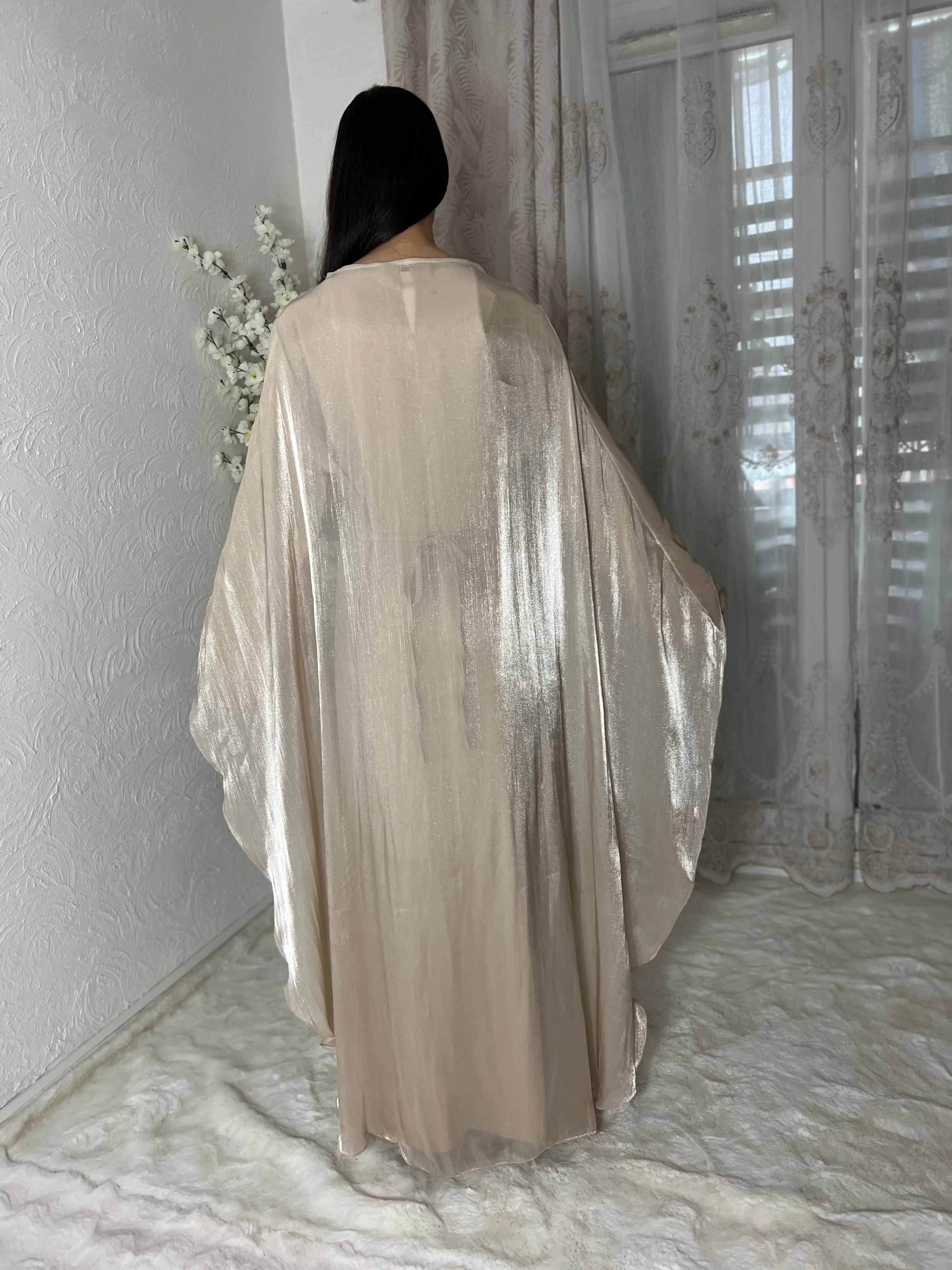 Robe longue à voilages
