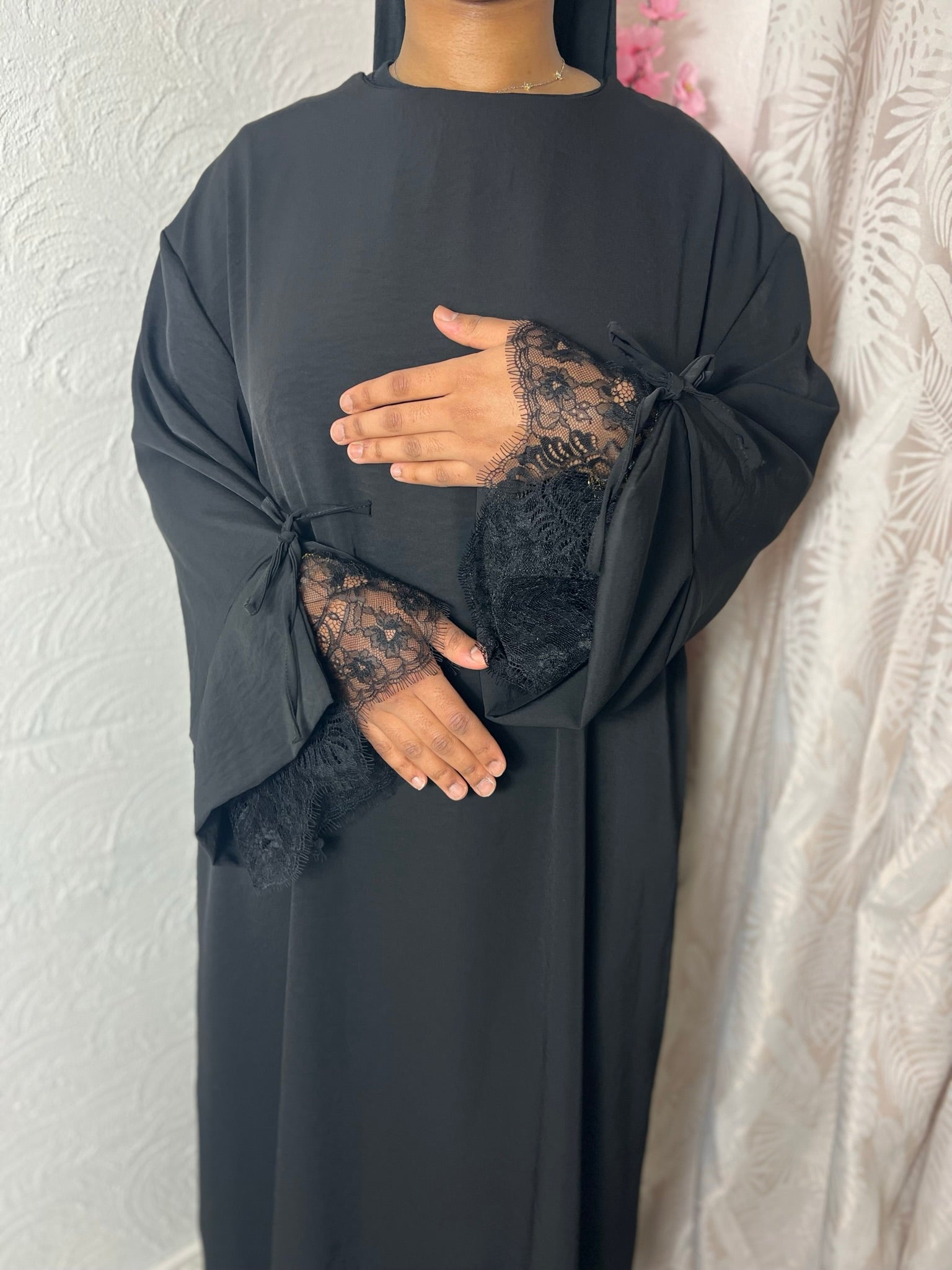 Robe longue avec manches doublée en dentelles