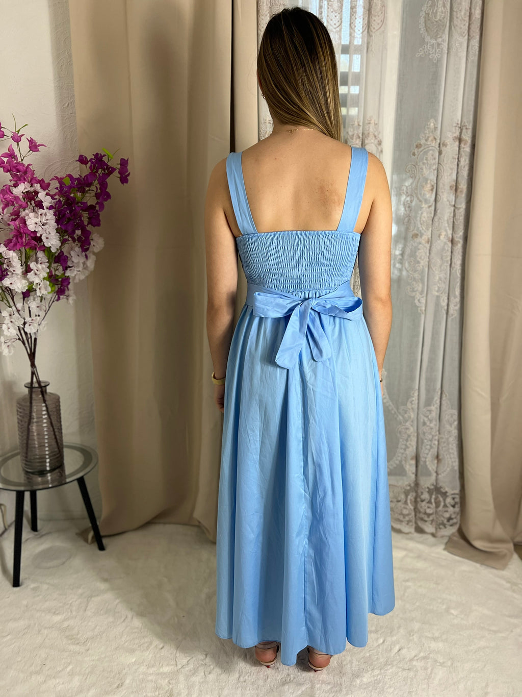 Robe longue sans manches col carré