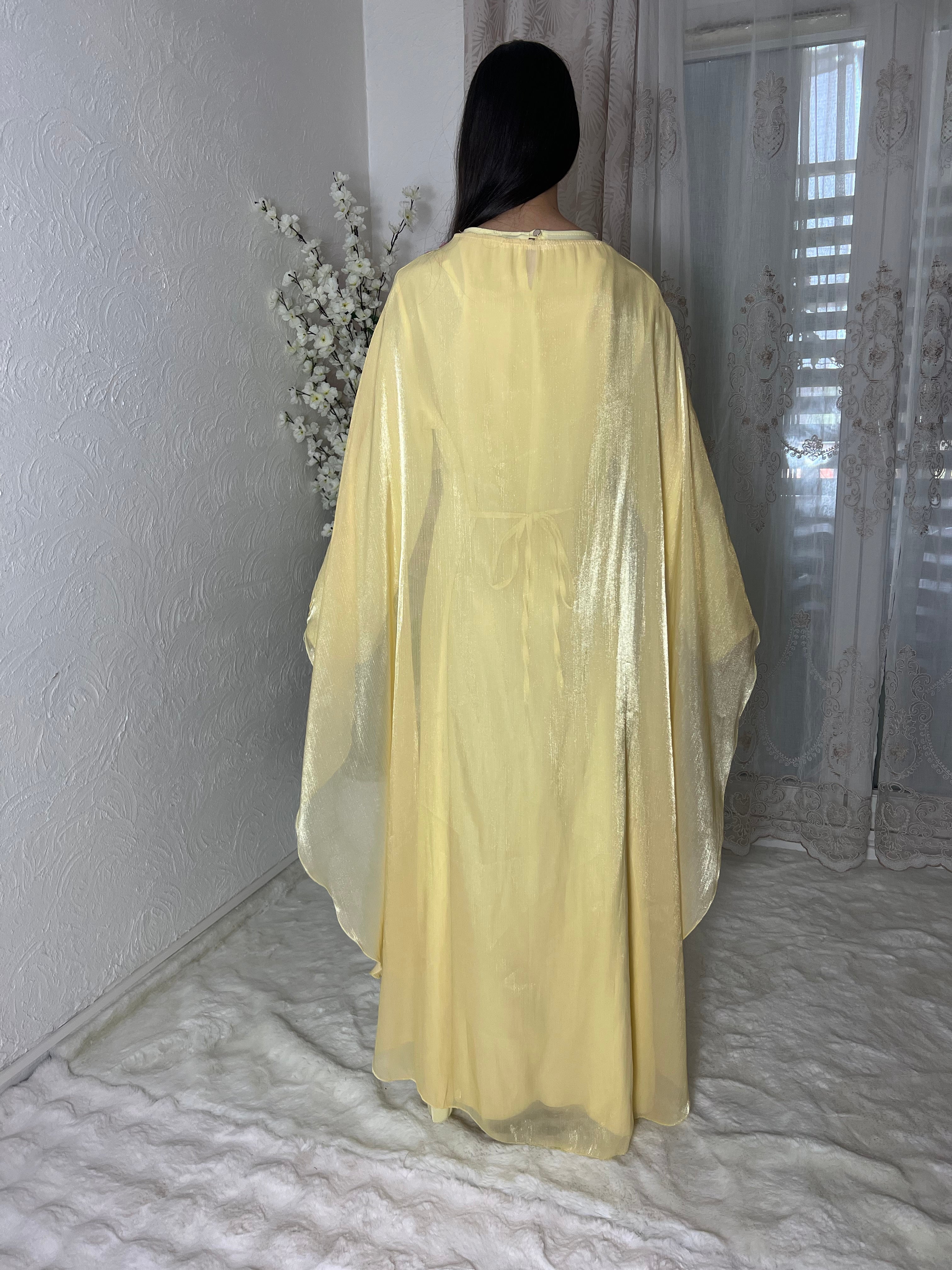 Robe longue à voilages