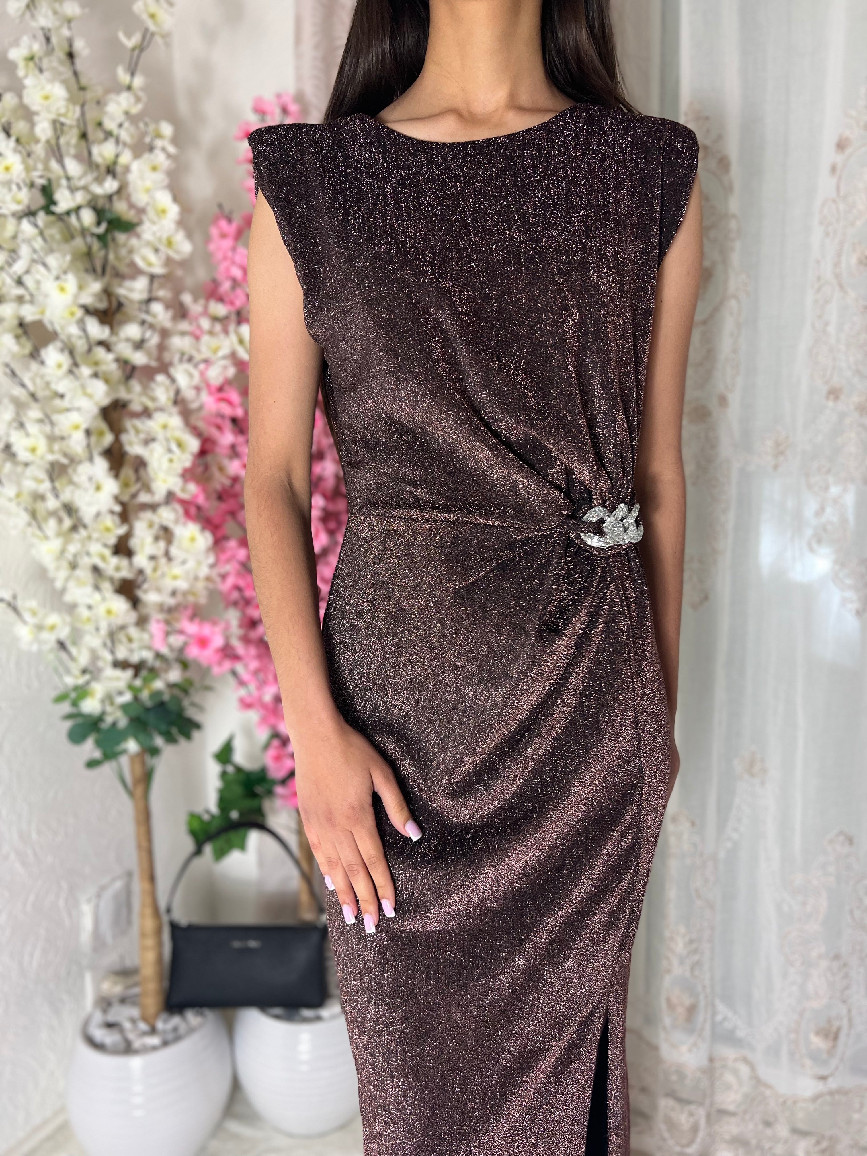Robe longue à fente latérale