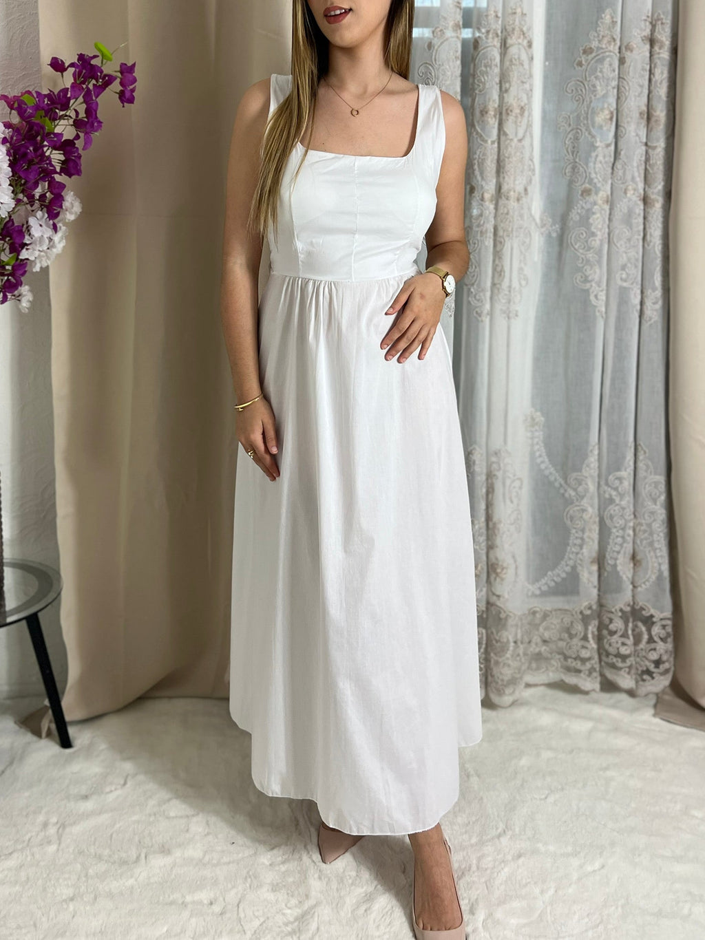 Robe longue sans manches col carré