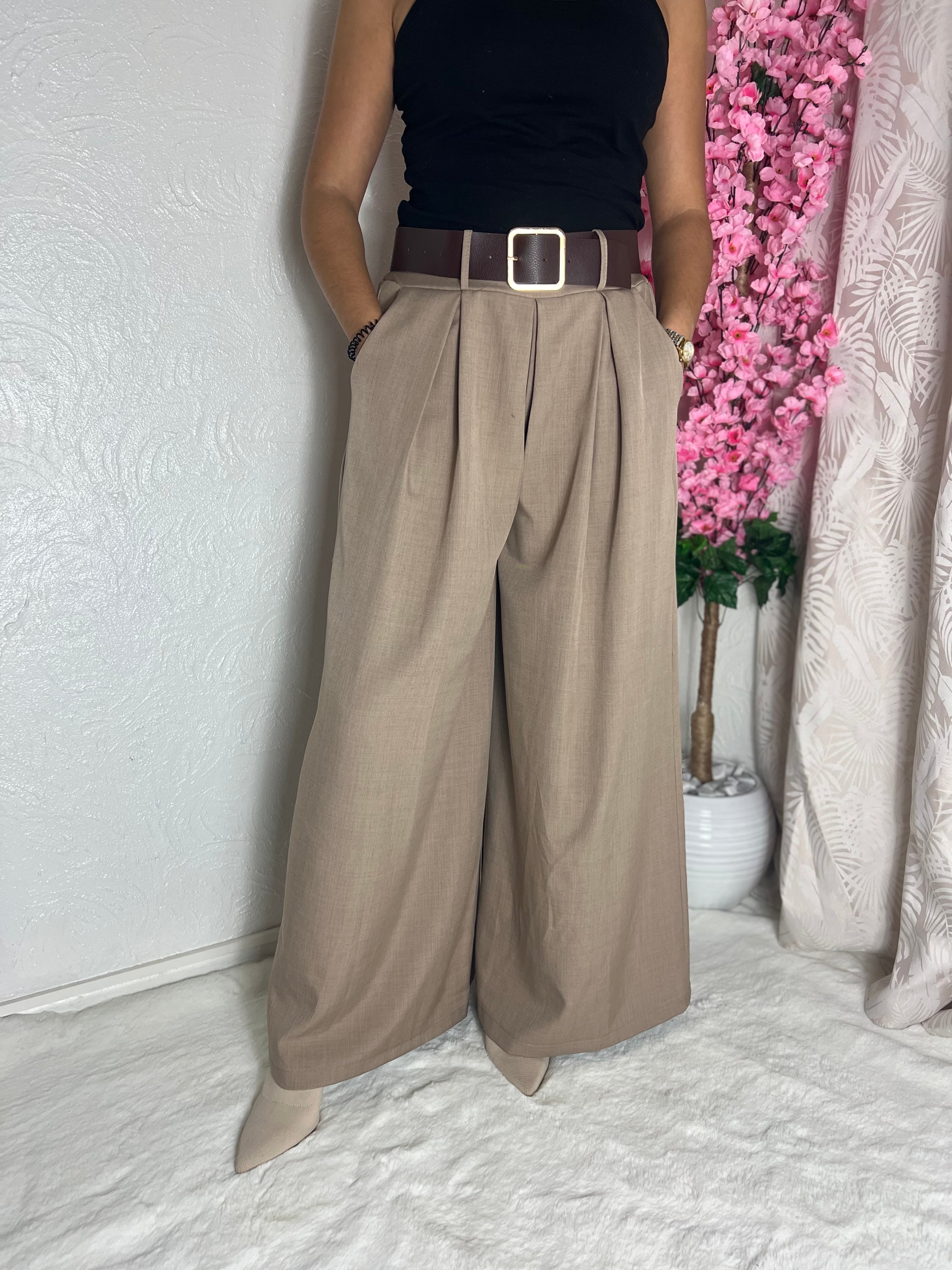 Pantalon coupe droite évasée avec poche et ceinture