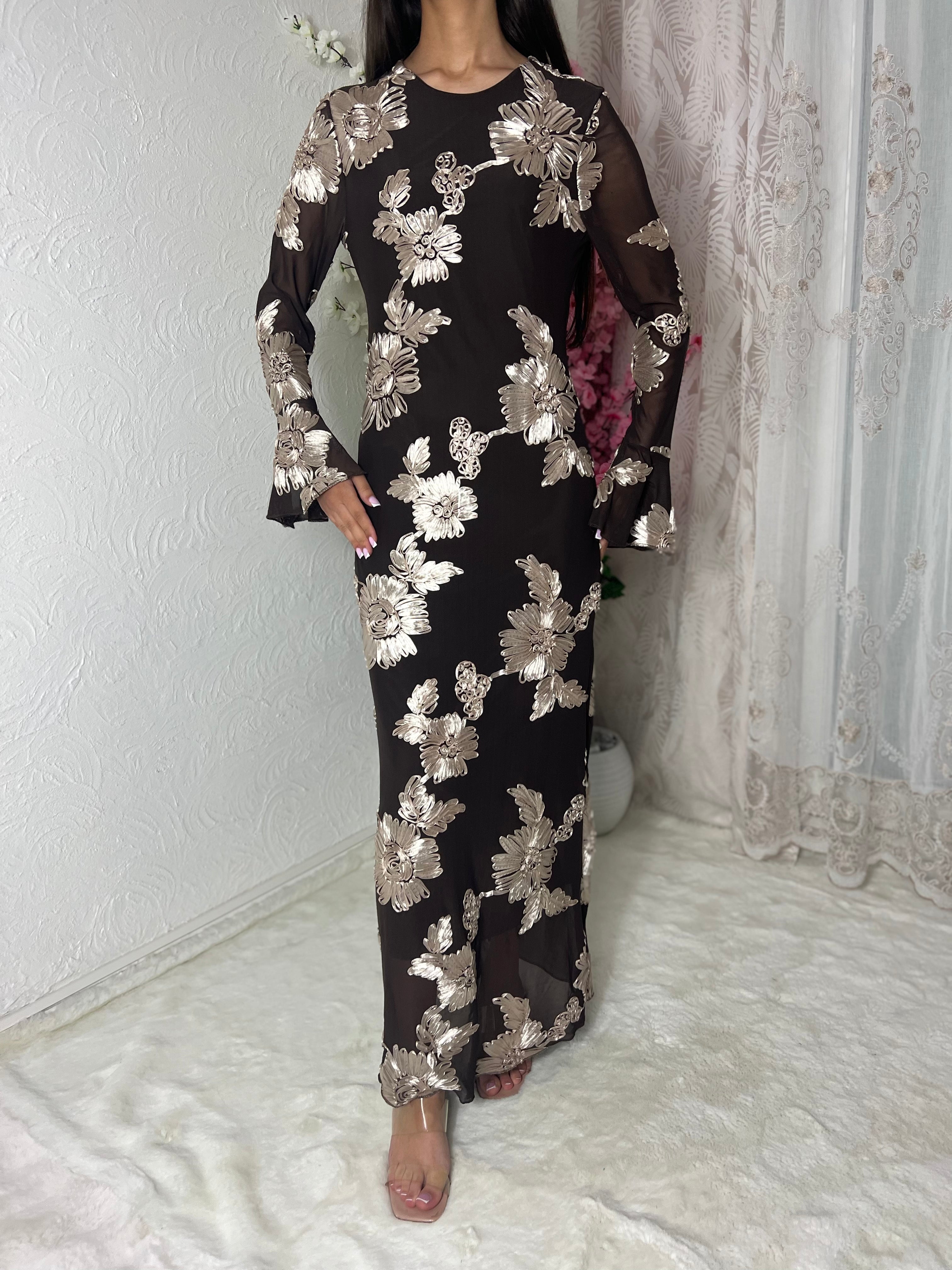 Robes longues à fleurs nacrées