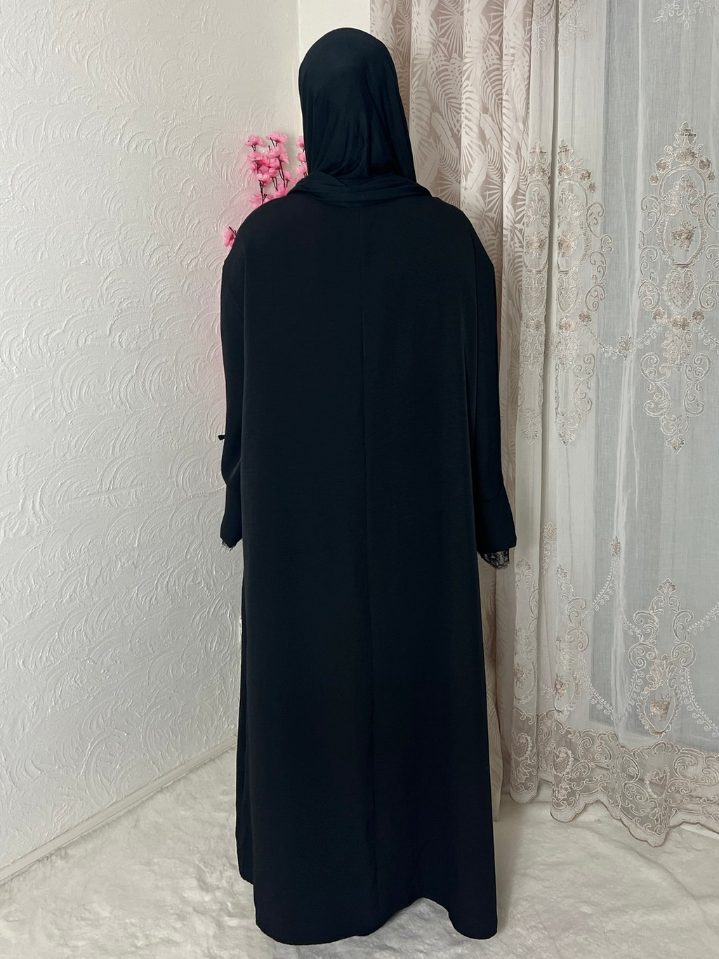 Robe longue avec manches doublée en dentelles