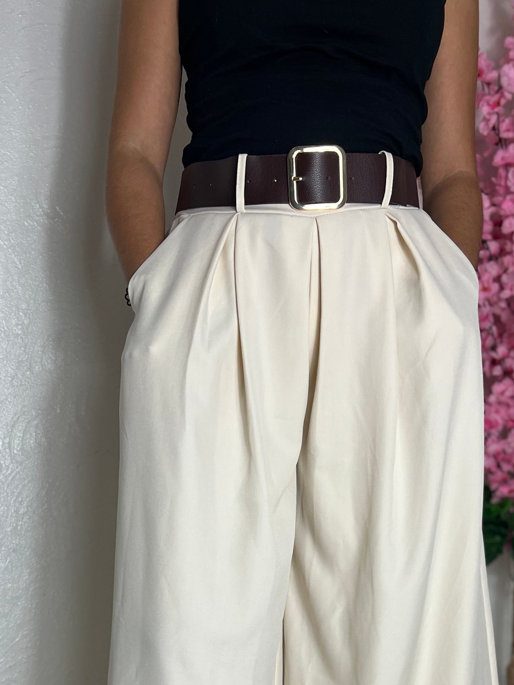 Pantalon coupe droite évasée avec poche et ceinture